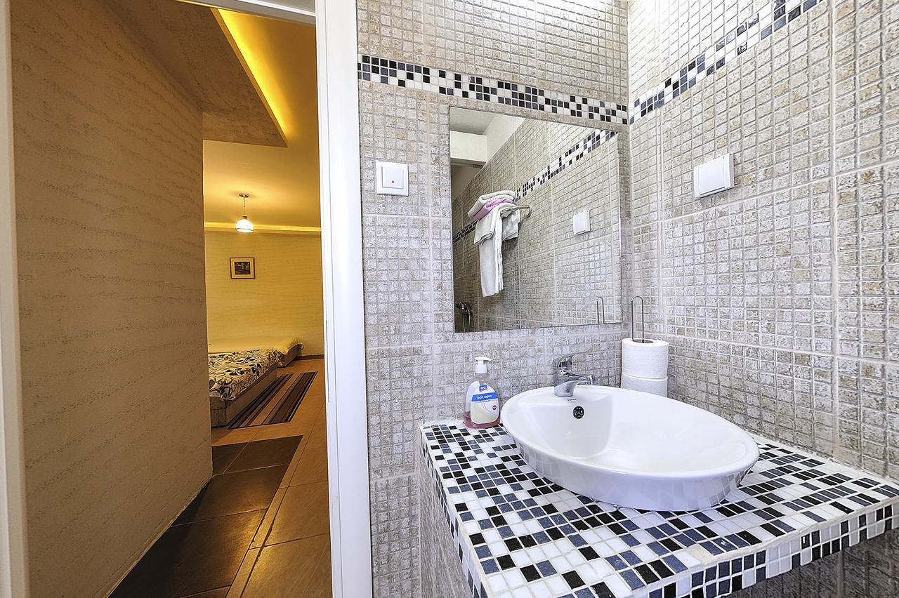 Vila Etna Hotel Ugrinovci  Quarto foto