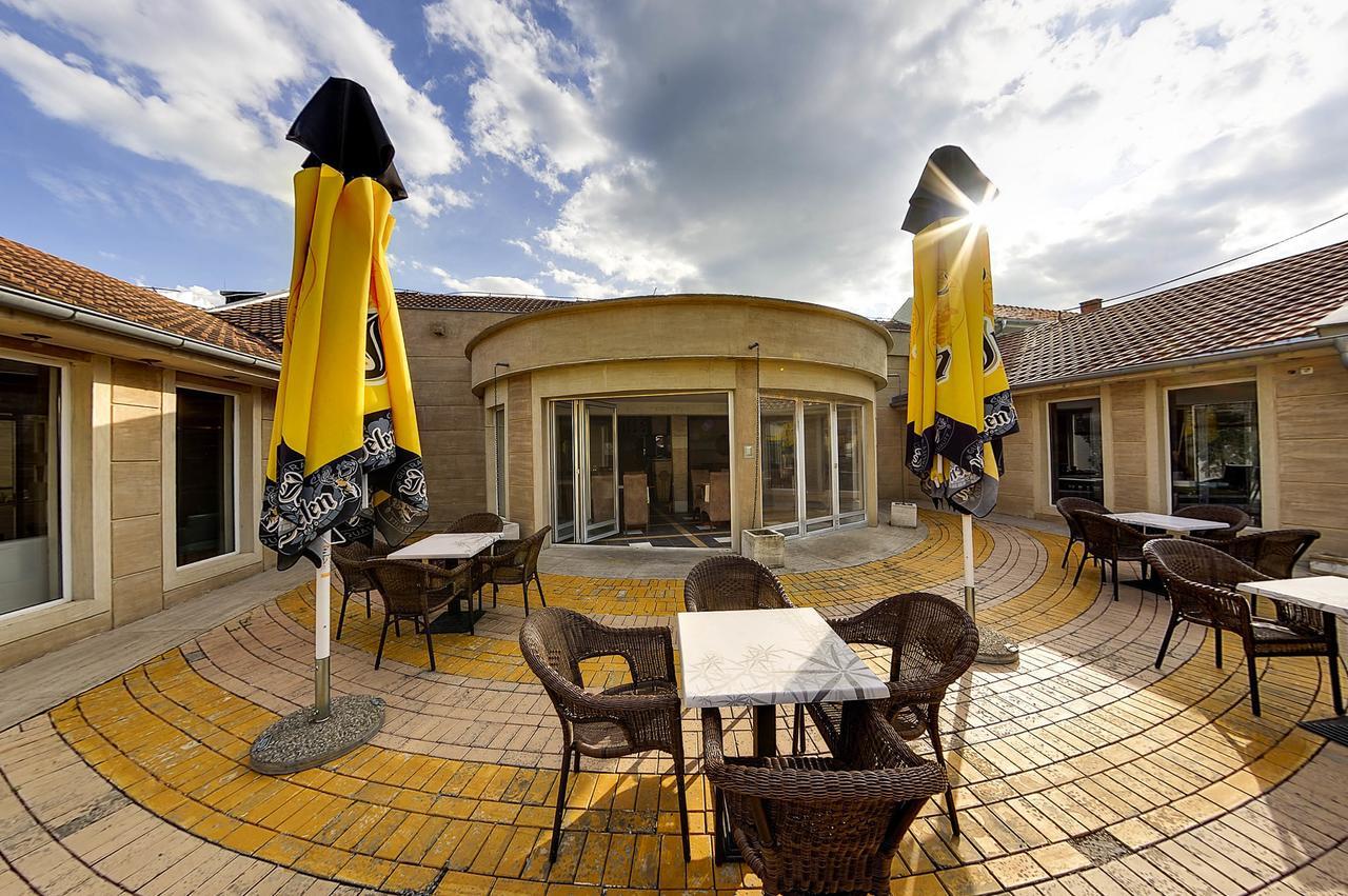 Vila Etna Hotel Ugrinovci  Quarto foto